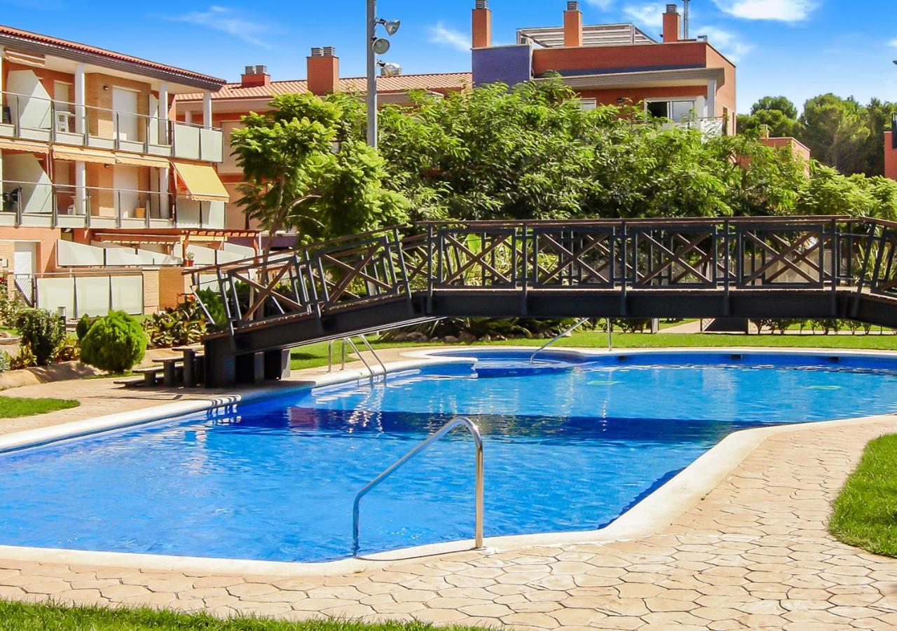 Apartamento Port Marino Кембрилс Екстериор снимка