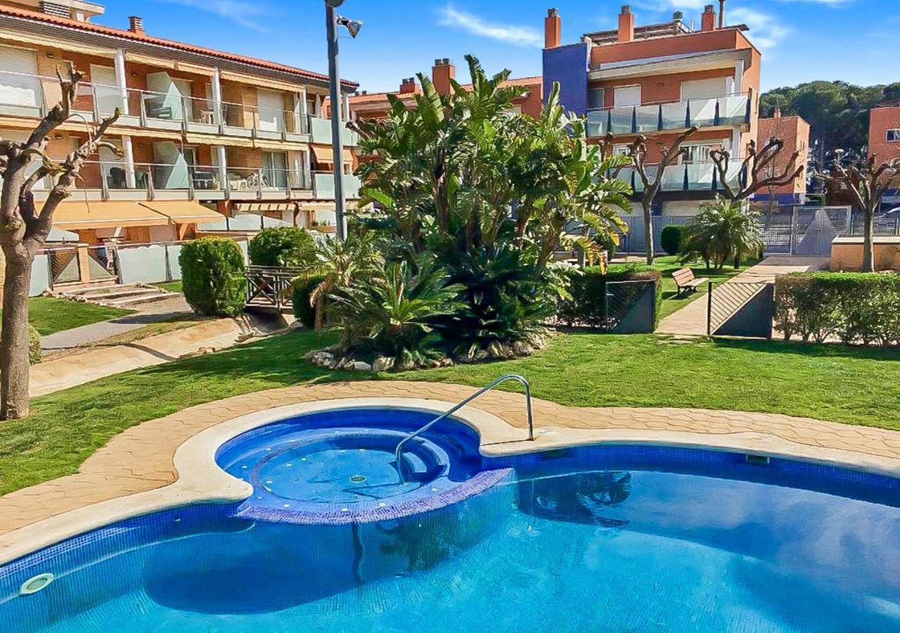 Apartamento Port Marino Кембрилс Екстериор снимка